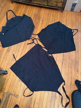Lot of 3 aprons, black